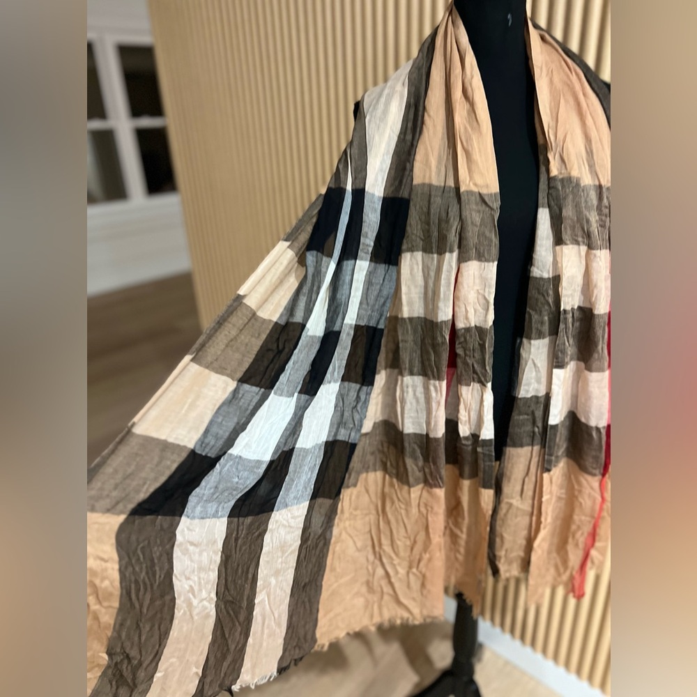 Burberry authentic cotton luxurious scarf 🔥 - Picture 8 of 16